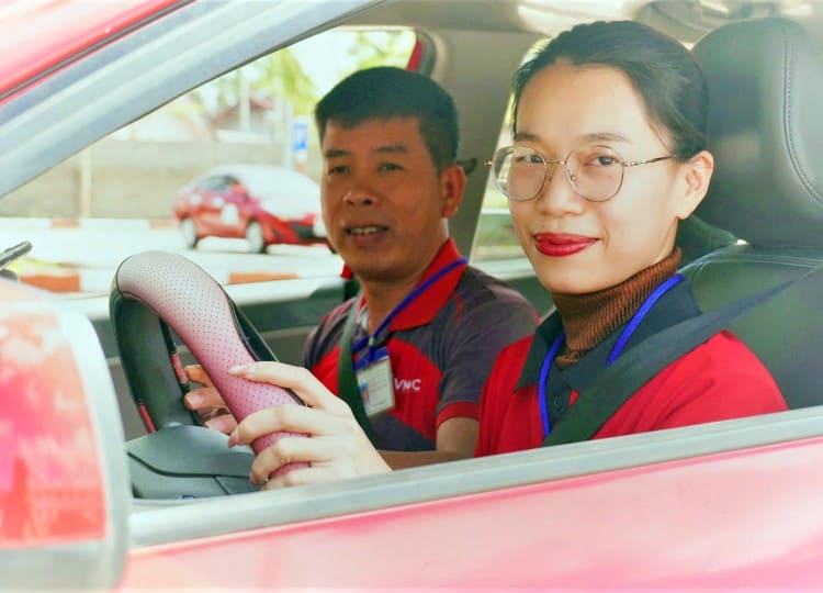 Học lái xe - đâu chỉ thắng và ga - Kỳ 1: Đừng rụt rè, hãy quyết tâm cầm vô lăng
