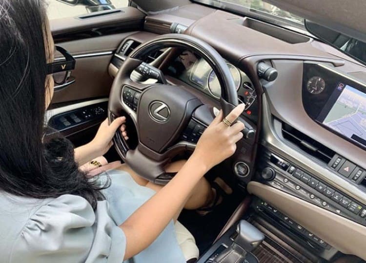 Ưu và nhược điểm của màn hình cảm ứng so với nút bấm vật lý trên xe ôtô