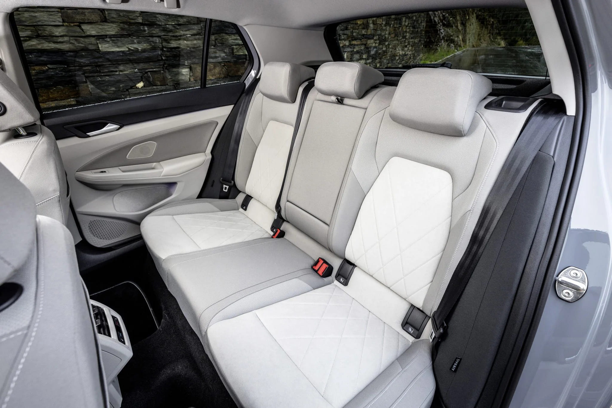 Golf 1.5 eTSI Interior