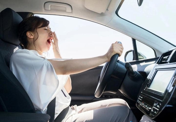Cách đơn giản giúp tránh buồn ngủ khi lái xe