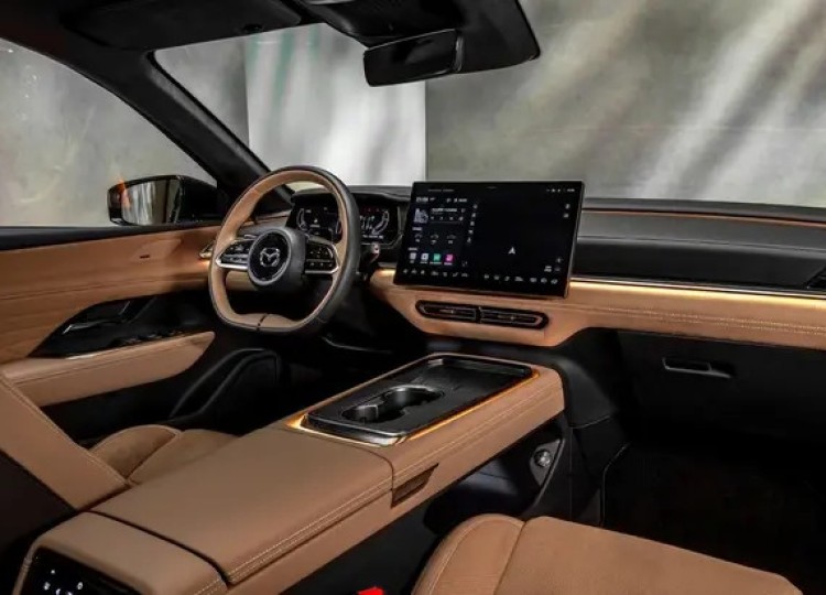 Do khác biệt về khung gầm và phần cứng, Mazda 3 sẽ không thể tái hiện lại cabin của Mazda 6e dù người dùng kỳ vọng đến đâu - Ảnh: MAZDA
