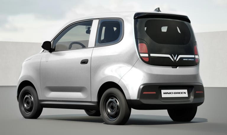 VinFast Minio Green được trang bị một motor điện có công suất tối đa 20kW (27 mã lực), mô-men xoắn cực đại 65Nm, đi kèm dẫn động cầu sau. Tốc độ tối đa 80km/h.