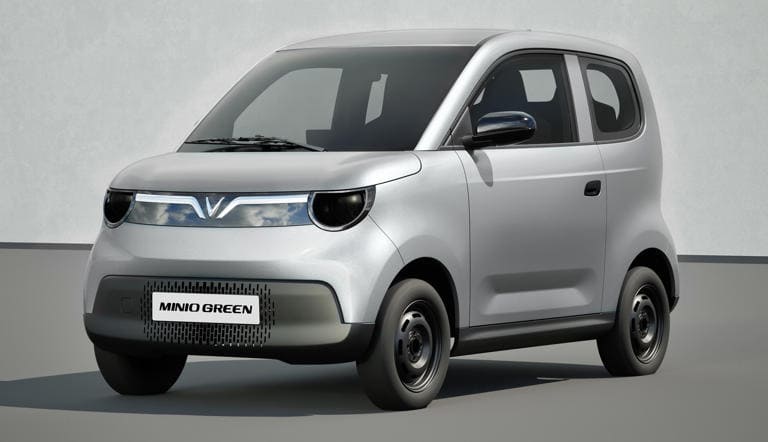 Trong 4 dòng VinFast Green chuyên chạy dịch vụ được công bố ngày 3-3, Minio Green và Limo Green là hai cái tên gây chú ý hơn cả. Trong đó, mẫu ô tô điện mini gây ấn tượng bởi thiết kế 2 cửa, 4 chỗ ngồi tương tự VinFast VF 3, nhưng có kích thước nhỏ gọn hơn.