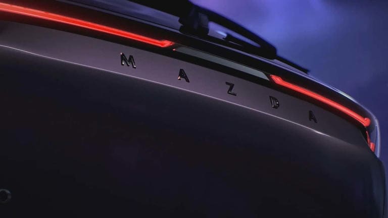 Nội thất phía sau hứa hẹn sẽ rộng hơn một chút nhờ kết cấu SUV - Ảnh: Changan Mazda