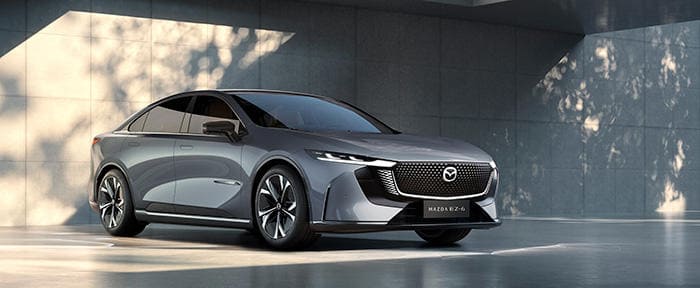 Mazda EZ-6 có hai phiên bản, một thuần điện chạy bằng pin và một là xe điện hybrid cắm điện (PHEV) - Ảnh: Mazda