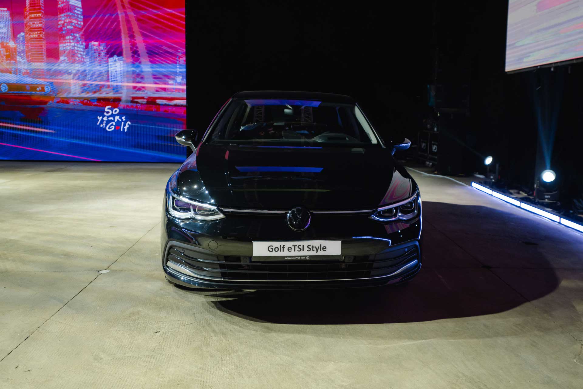 Volkswagen Golf 2025: Giá xe, Thông số, Ngoại thất, Nội thất & So sánh chi tiết