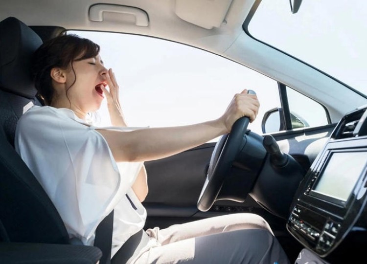 Cách đơn giản giúp tránh buồn ngủ khi lái xe