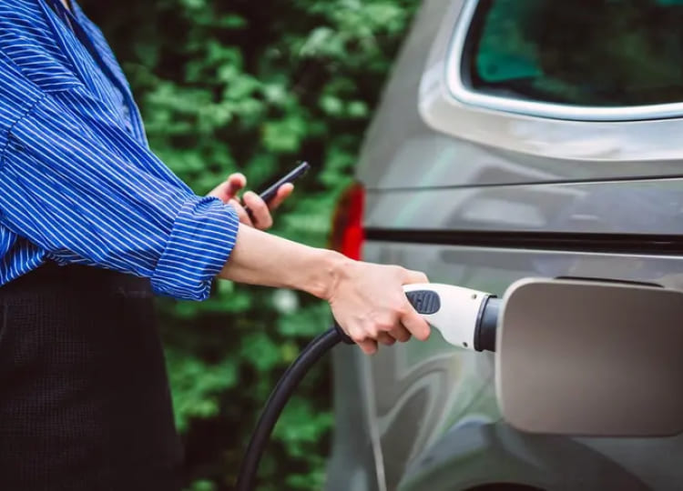 Lái mới chọn xe điện làm xe đầu đời: 'Dễ dùng, tiện lợi, nuôi rẻ, không thấy khó khi tìm trạm sạc'