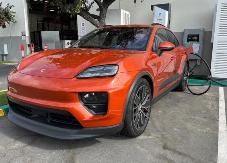 Những mẫu xe điện có thời gian sạc nhanh nhất