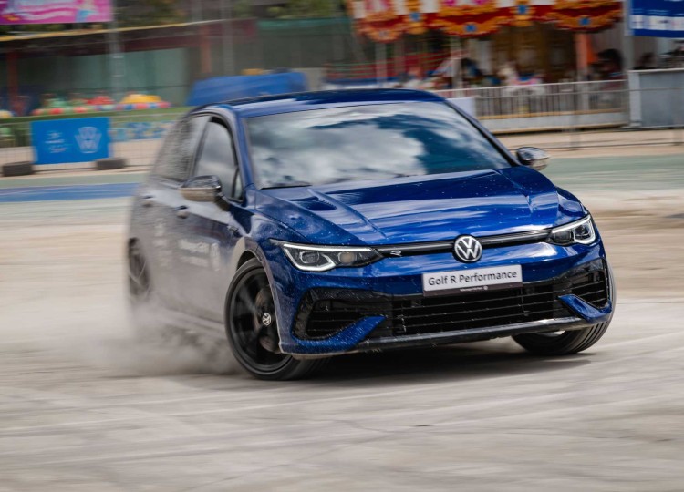 Volkswagen Golf 2025: Giá xe, Thông số, Ngoại thất, Nội thất & So sánh chi tiết