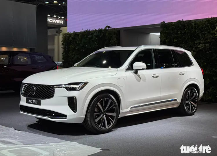 Volvo XC90 2025 sắp về Việt Nam: Máy hybrid 455 mã lực, chạy không cần xăng 70km