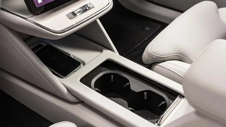 Volvo ES90 ra mắt: Thiết kế lạ, phần mềm mạnh mẽ, hệ truyền động đa dạng - Ảnh 7.