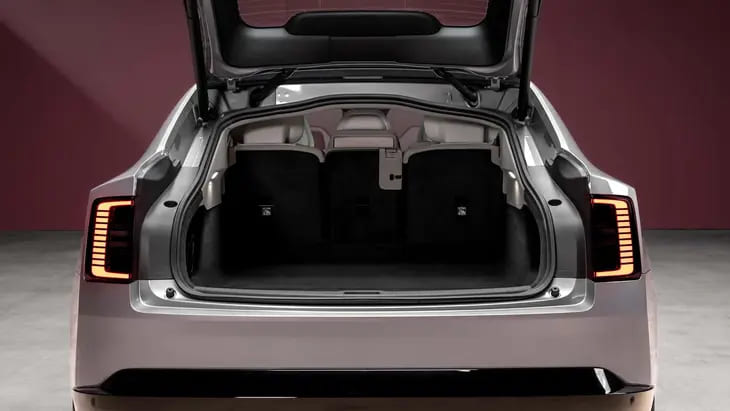 Khoang hành lý phía sau đủ rộng rãi trên Volvo ES90 - Ảnh: Volvo