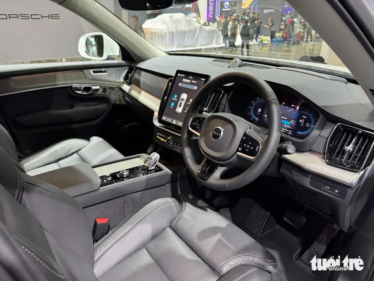 Volvo XC90 2025 sắp về Việt Nam: Máy hybrid 455 mã lực, chạy không cần xăng 70km