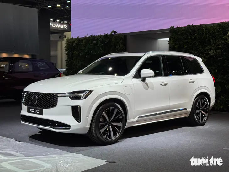 Volvo XC90 2025 sắp về Việt Nam: Máy hybrid 455 mã lực, chạy không cần xăng 70km
