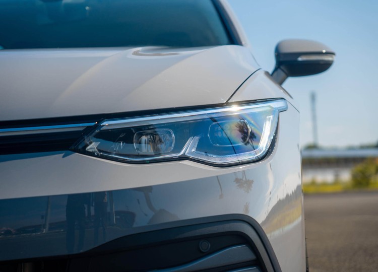 Giá xe Volkswagen Golf 1.5 eTSI Life Mild Hybrid - Thông số kỹ thuật các phiên bản