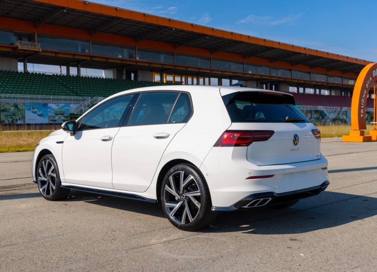 Giá xe Volkswagen Golf 1.5 eTSI R-Line Mild Hybrid - Thông số kỹ thuật các phiên bản