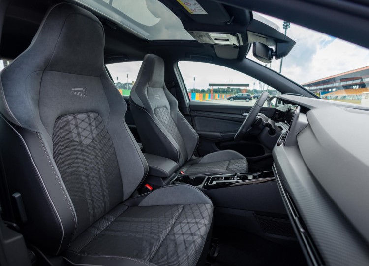 Giá xe Volkswagen Golf 1.5 eTSI R-Line Mild Hybrid - Thông số kỹ thuật các phiên bản