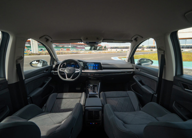 Giá xe Volkswagen Golf 1.5 eTSI Style Mild Hybrid - Thông số kỹ thuật các phiên bản