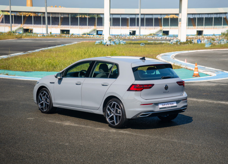 Giá xe Volkswagen Golf 1.5 eTSI Style Mild Hybrid - Thông số kỹ thuật các phiên bản