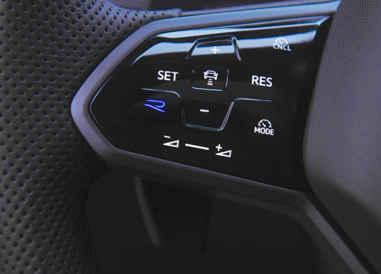 Golf R Performance 4Motion - Đỉnh cao biểu tưởng hãng xe Volkswagen