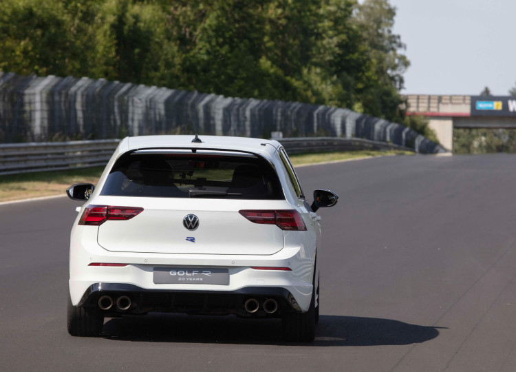 Golf R Performance 4Motion - Đỉnh cao biểu tưởng hãng xe Volkswagen