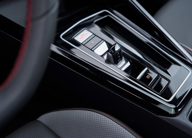 Giá xe Volkswagen Golf GTI Performance 2.0 - Thông số kỹ thuật các phiên bản