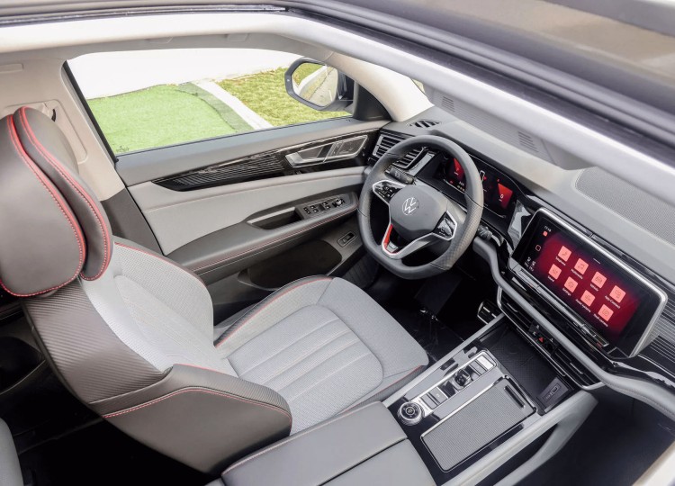 Giá xe Volkswagen Teramont X Platinum SUV 2.0 TSI Turbo hộp số tự động DSG 7 cấp
