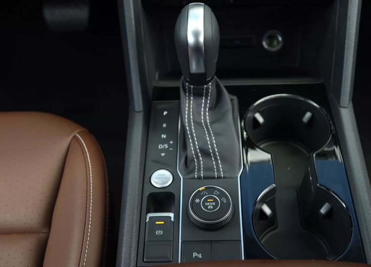 Volkswagen Teramont Base SUV 2.0 Turbo Hộp số tự động 8 cấp 4Motion