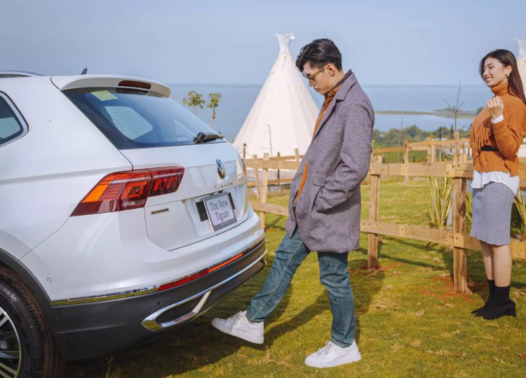 Volkswagen Tiguan Platinum SUV 2.0 Tự động ly hợp kép DSG 7 cấp