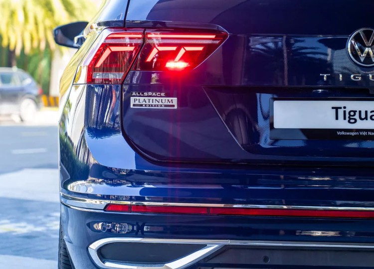 Volkswagen Tiguan Platinum SUV 2.0 Tự động ly hợp kép DSG 7 cấp