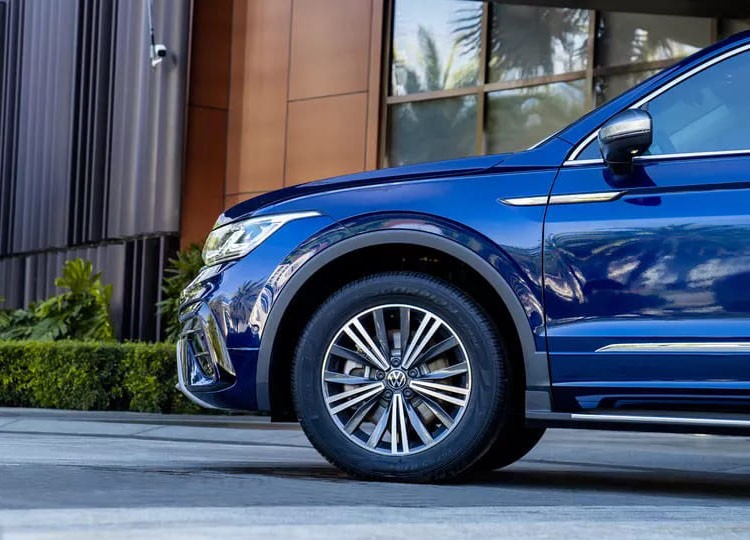Volkswagen Tiguan Platinum SUV 2.0 Tự động ly hợp kép DSG 7 cấp