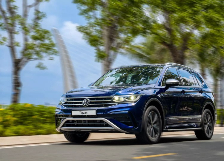 Volkswagen Tiguan Platinum SUV 2.0 Tự động ly hợp kép DSG 7 cấp