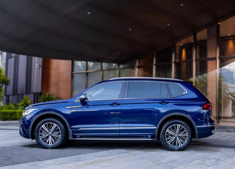 Volkswagen Tiguan Platinum SUV 2.0 Tự động ly hợp kép DSG 7 cấp