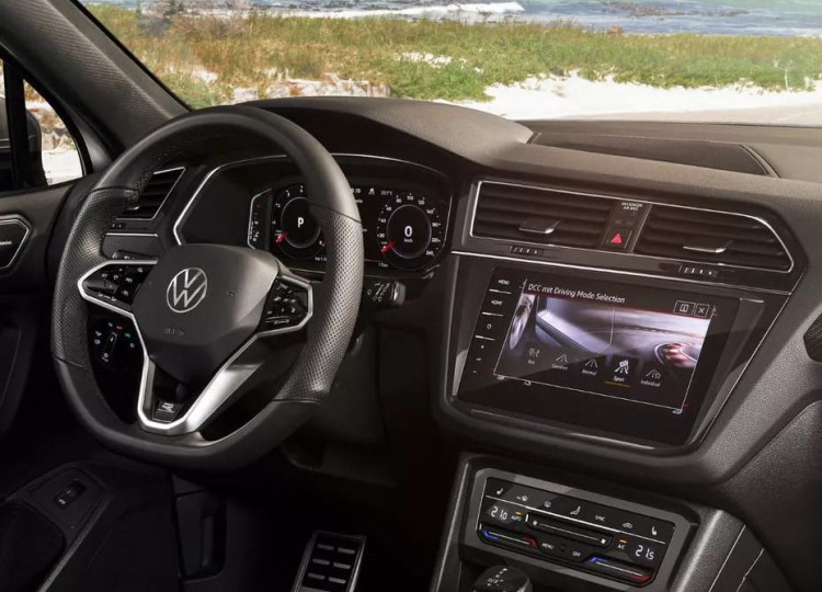 Volkswagen Tiguan Platinum SUV 2.0 Tự động ly hợp kép DSG 7 cấp