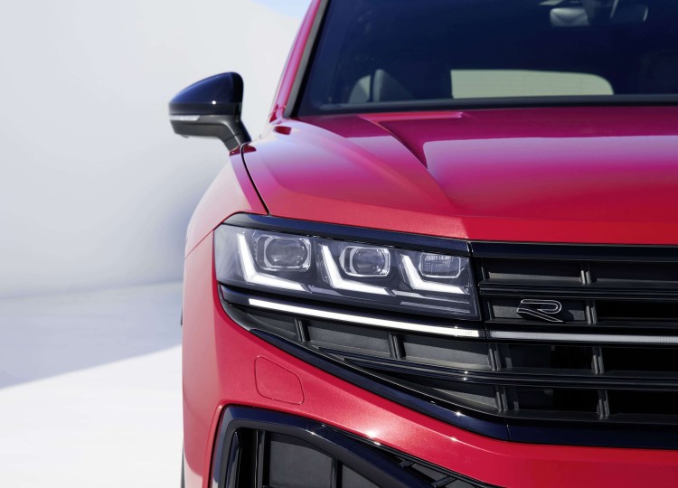 Volkswagen Touareg R-Line SUV 2.0 TSI Turbo Hệ thống treo khí nén 4Motion