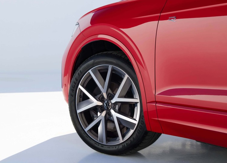 Volkswagen Touareg R-Line SUV 2.0 TSI Turbo Hệ thống treo khí nén 4Motion