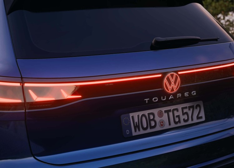 Volkswagen Touareg R-Line SUV 2.0 TSI Turbo Hệ thống treo khí nén 4Motion