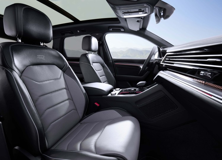 Volkswagen Touareg R-Line SUV 2.0 TSI Turbo Hệ thống treo khí nén 4Motion