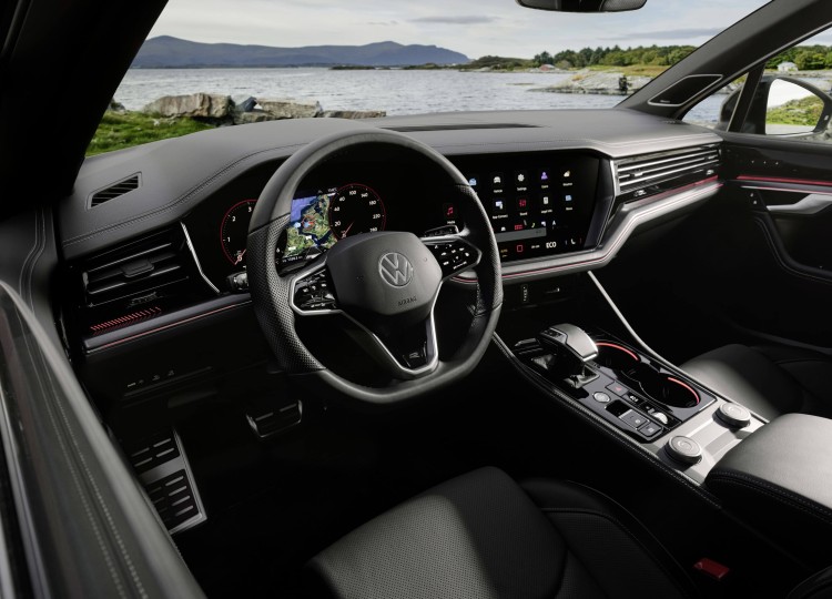 Volkswagen Touareg R-Line SUV 2.0 TSI Turbo Hệ thống treo khí nén 4Motion