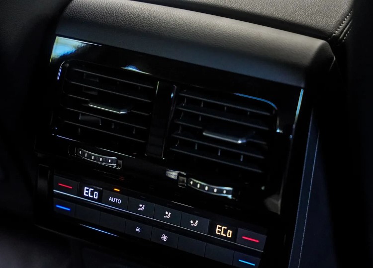 Volkswagen Touareg R-Line SUV 2.0 TSI Turbo Hệ thống treo khí nén 4Motion