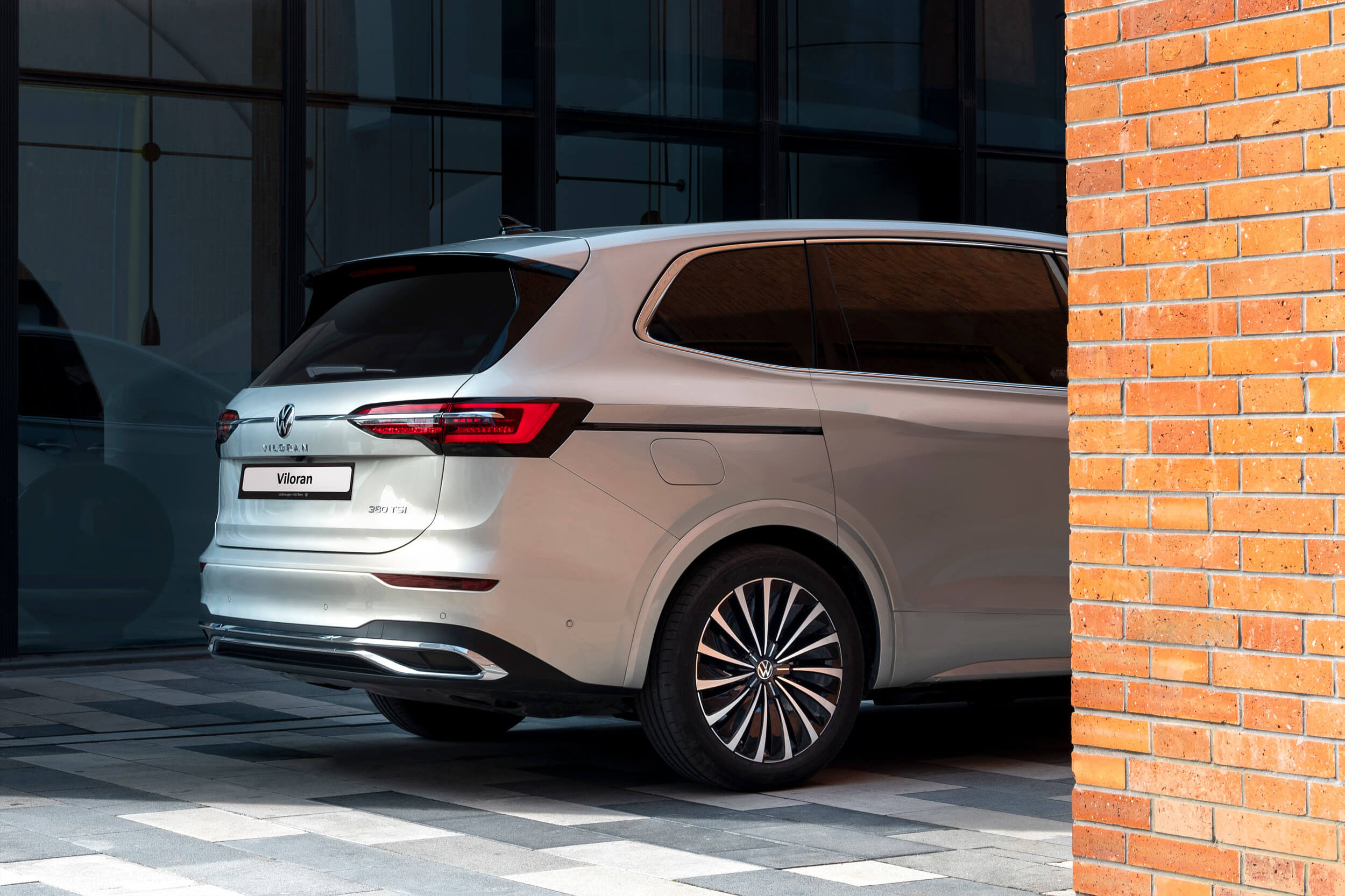 Giá xe Volkswagen Viloran Premium MPV 2.0L TSI - hộp số ly hợp kép DSG 7 cấp
