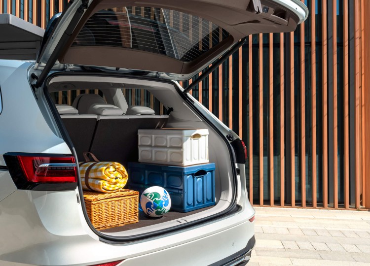 Giá xe Volkswagen Viloran Premium MPV 2.0L TSI - hộp số ly hợp kép DSG 7 cấp