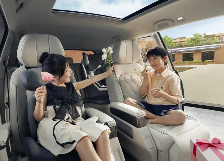 Giá xe Volkswagen Viloran Premium MPV 2.0L TSI - hộp số ly hợp kép DSG 7 cấp