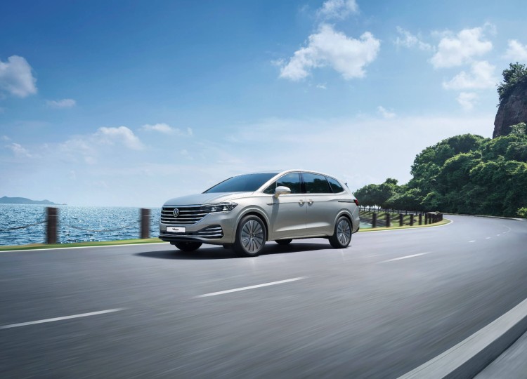 Giá xe Volkswagen Viloran Premium MPV 2.0L TSI - hộp số ly hợp kép DSG 7 cấp